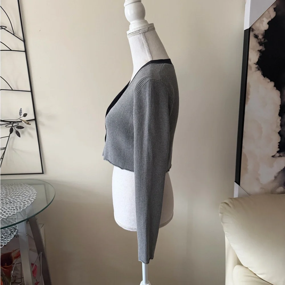 Peter Som Gray & Navy Cropped ColorBlock Pearl Long Sleeve Cardigan sz Large EUC